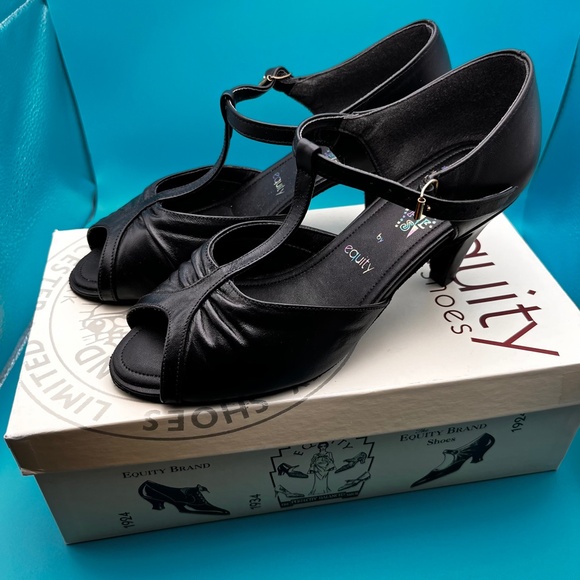 💃 DANCING SHOES Equity - Made in England. AS NEW - Picture 7 of 8